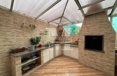 Casa residencial/comercial. Terreno com 540 m². Rebouças. 15 vagas de garagem. 3 suítes