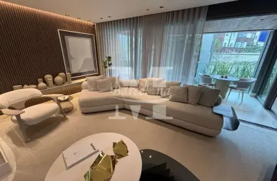 EDIFÍCIO LANDHAUS NO ECOVILLE, APARTAMENTO ALTO PADRÃO COM 193m², 4 VAGAS. ENTREGA EM SETEMBRO 2025.