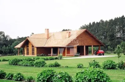 Chácara rara, com bela casa  aconchegante e um terreno plano de mais de 22 mil m².  Adega, lareira,