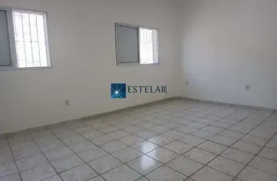 Linda casa para locação reformada em ótima localização central