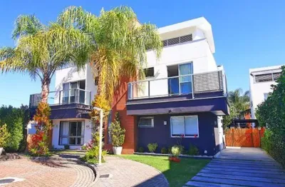 4 suítes - 461m2 - 3 vagas na garagem - localização privilegiada