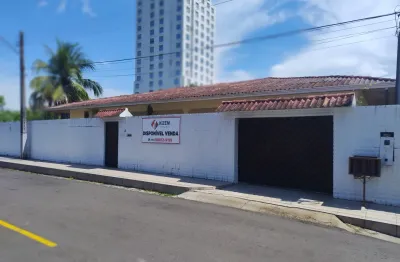 Casa em condomínio fechado com 4 quartos à venda na Avenida Doutor Theomário Pinto da Costa, 2389, Chapada, Manaus