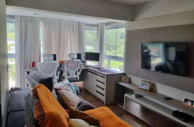 Excelente apartamento de 2 dormitórios sendo uma suíte no bairro ressacada em itajaí sc
