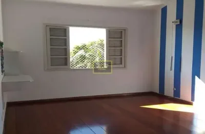 Casa com 03 dormitórios para locação na vila mazzei