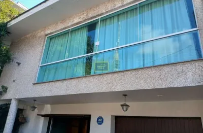 Casa com 3 quartos para alugar na Rua Maria Vidal, 25, Sumaré, São Paulo