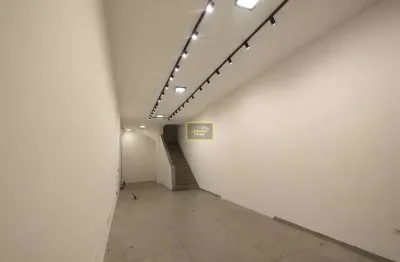 Loja comercial com 205 metros, em 3 pavimentos, para locação no Brás
