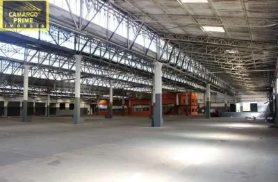 Galpão de 7.800 m², um edifício com 1.820 m² e um restaurante com 630 m²