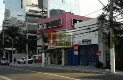 Ótima loja em vão livre com sobreloja, à 250 metros do metrô faria lima