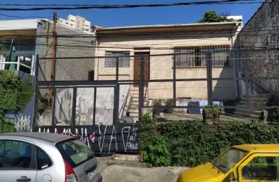 Casa bem localizada na vila madalena em rua de comercio, mercado e restaurantes!