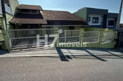 Casa com 3 quartos à venda no Iririú, Joinville 