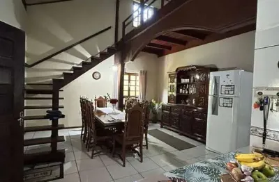 Casa com 3 quartos à venda no Iririú, Joinville 