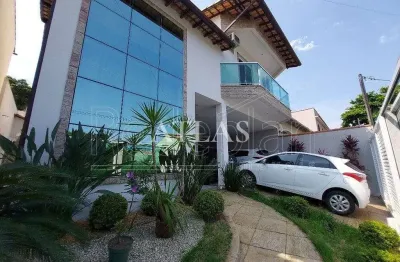 Casa com 3 quartos à venda na Avenida Eda Abrantes Alcides, 100, Jardim Belvedere, Volta Redonda