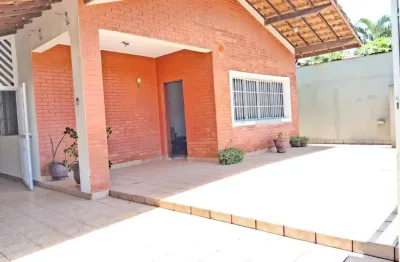 Casa para Venda em Itanhaém, Loty, 3 dormitórios, 1 suíte, 2 banheiros, 4 vagas