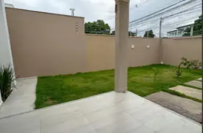 Casa em capim macio sf33 com 2 quartos amplos, quintal, garagem para 2 carros