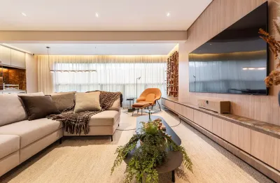 Cobertura duplex, 4 dormitórios, 3 suites, 2 vagas de garagem e depósito.