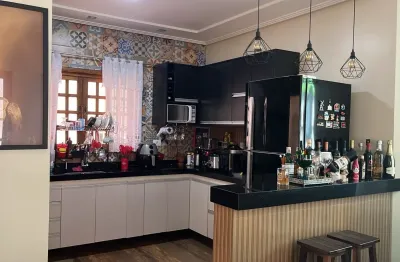 Oportunidade! casa térrea 2 suítes no condomínio terras de santa helena.