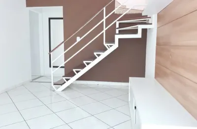 Casa triplex reformada em condomínio, com área de lazer no engenho novo