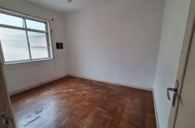 Tijuca: amplo 2 quartos com dependência – localização imbatível'