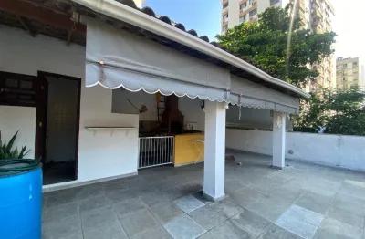 Casa triplex ampla com terraço gourmet, 3 quartos e 2 vagas na melhor região próximo ao largo do verdun