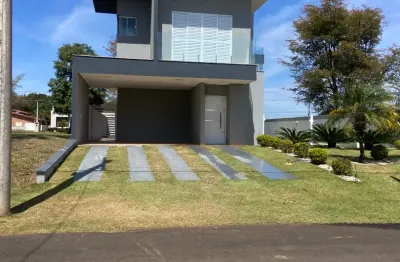 Maravilhosa casa de campo. excelente sobrado localizado na avenida principal do condomínio a menos de 100 metros do clube sabias e do centro comercial