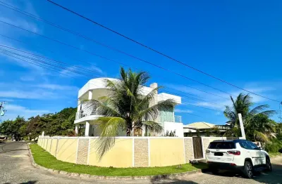 Casa de praia em excelente estado, disponível para aluguel em temporada.