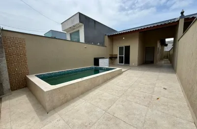 Casa com piscina para venda, na cidade peruibe, litoral sul de sp