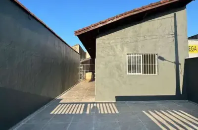 Casa para Venda em Mongaguá, Barigui, 2 dormitórios, 3 banheiros, 2 vagas