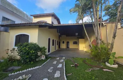Casa para Venda em Itanhaém, Gaivotas, 4 dormitórios, 1 suíte, 2 banheiros, 6 vagas