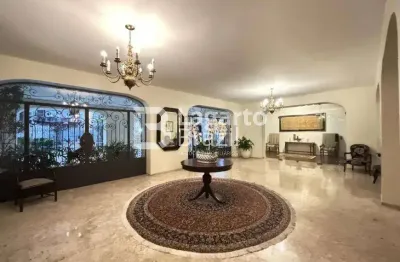 Apartamento com 220 m², 4 quartos sendo 1 suíte à venda no bairro Jardim América.