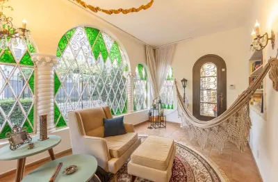 Casa em condomínio fechado com 3 quartos para alugar na Rua Eça de Queiroz, 530, Petrópolis, Porto Alegre por R$ 15.999