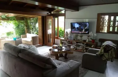 Casa com 4 quartos à venda em bosque sinoserra, canela  por r$ 2.000.000