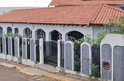 Casa à venda na Rua Timbiras, 55, Esquina C/ Rua Cubatão (Lt. 21)., Jardim Jockey Club, Campo Grande