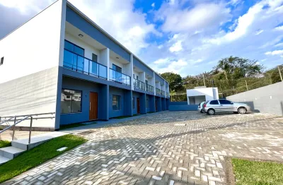 Sobrado 02 dormitórios com 01 vaga no real parque, são josé - sc