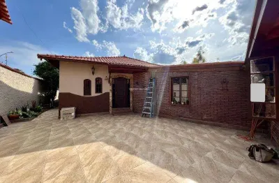 Casa com 3 quartos à venda na Rua Francisco Baptista de Oliveira, 312, Aeroporto, Juiz de Fora