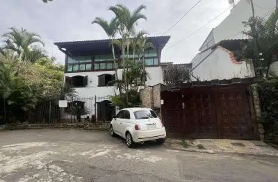 Casa com 3 quartos à venda na Rua Antônio Manganelli, 94, Passos, Juiz de Fora