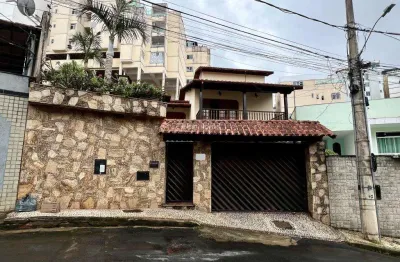 Casa com 3 quartos à venda na Rua Albertino Gonçalves Vieira, 145, Jardim das Laranjeiras, Juiz de Fora