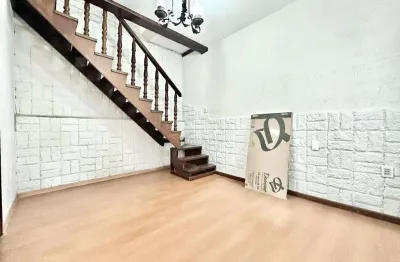 Casa com 4 quartos para alugar na Rua da Laguna, 471, Jardim Glória, Juiz de Fora