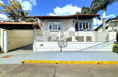 Casa com 5 quartos à venda na Rua Ivon José Curi, 973, Portal da Torre, Juiz de Fora