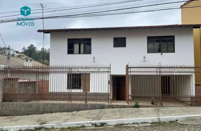 Casa com 450m² com suíte, salão de festas e uma linda vista no bairro quintas avenidas - juiz de fora mg