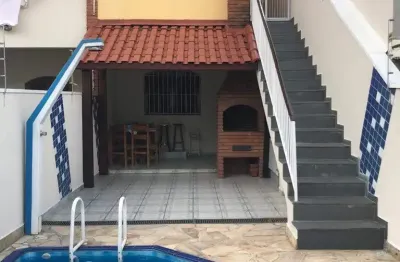 Casa ampla com suíte, piscina, gourmet e 5 vagas na Vila Mazzei