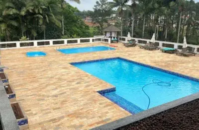 Casa com 03 Quartos - Condomínio Lago dos Pássaros - Cotia/SP