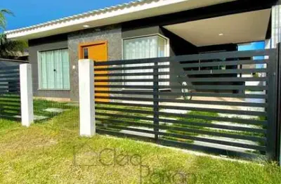 Linda casa com 3 quartos e área gourmet à venda em condomínio fechado,  maricá.