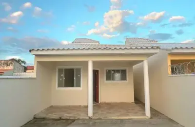 Casa na praia à venda em maricá com 3 quartos sendo 1 suíte em cordeirinho.