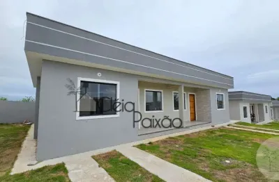 Casa geminada com 2 quartos há uma quadra da praia à venda em itaipuaçú, maricá
