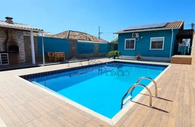Excelente casa com 4 quartos, piscina,  área gourmet à venda em itaipuaçú rj.