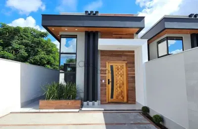 Casa linda e moderna com 3 quartos e piscina à venda na praia de itaipuaçú rj.