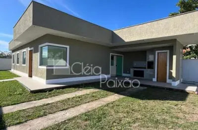 Casa com quintal enorme à venda em itaipuaçú, maricá, com 3 quartos e suíte!
