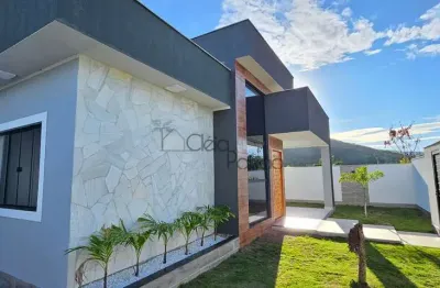 Ótima casa com 3 quartos sendo 1 suíte, à venda no portal dos cajueiros, maricá