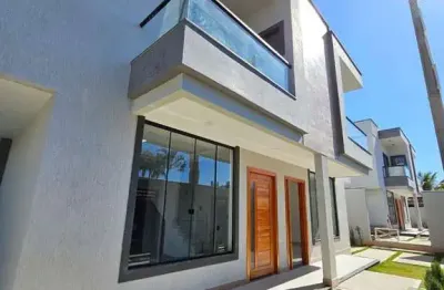 Dúplex com 3 quartos sendo 1 suíte uma quadra da praia de itaipuaçú.