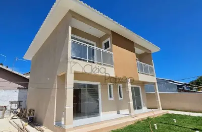 Ótimas casas dúplex com duas suítes à venda no raphaville,  maricá rj.